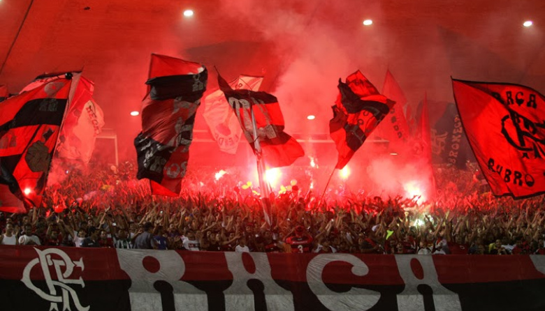 Con amenazas, hinchas de Flamengo calentaron la previa del partido con Estudiantes
