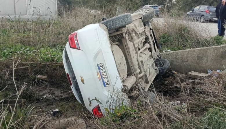 Volcó un auto en Ruta 36 y una mujer junto a sus tres hijos sobrevivieron al accidente