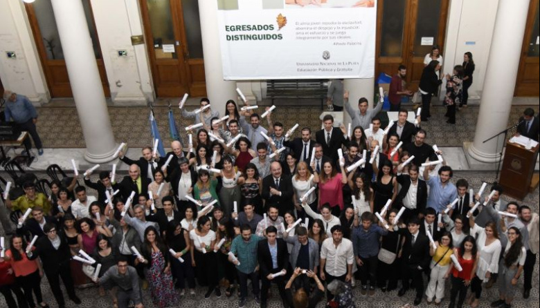 La UNLP superó los 7.200 graduados en 2025 y se consolida entre las universidades del país