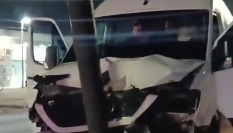 Una mujer chocó contra un poste en Etcheverry y aseguran que sufrió convulsiones