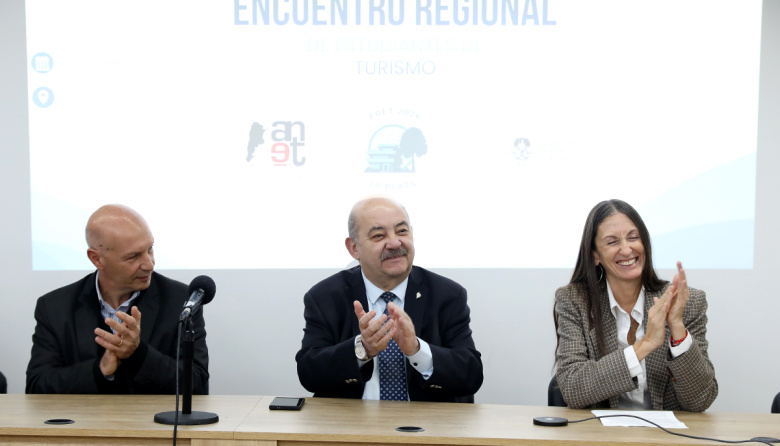 Tauber abrió el Encuentro Regional de Estudiantes de Turismo en la UNLP