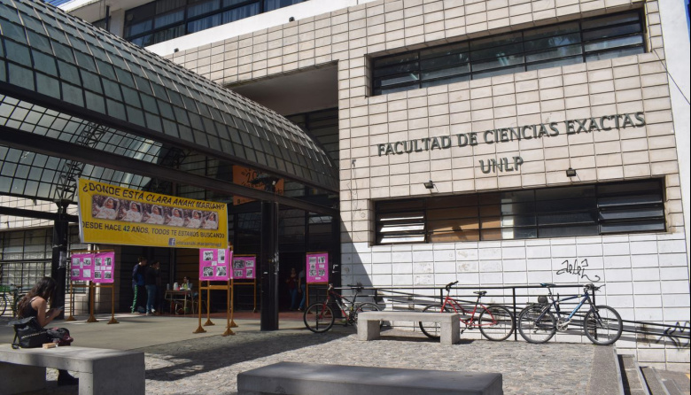 La Facultad de Exactas de la UNLP despidió a la estudiante que murió tras caer de un edificio