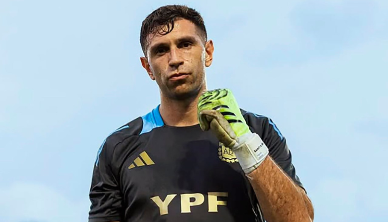 Dibu Martínez se ilusiona con llegar al debut de Argentina en el Mundial pese a su lesión