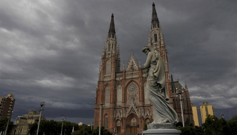 La humedad no afloja en La Plata y hay una advertencia sobre las lluvias