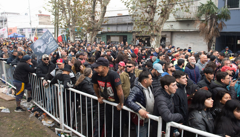 Comenzó la despedida del Indio Solari: más de 60 cuadras de fila para el último adiós