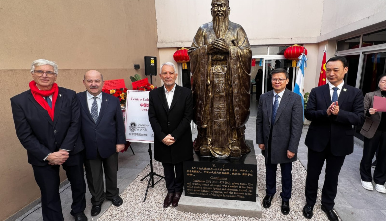 Alak, la UNLP y Xi’an: el nuevo punto de encuentro cultural sobre Avenida 1