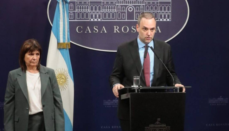 Desorden en el Gobierno: Bullrich comunicó la ausencia de Adorni y el ministro la desmintió