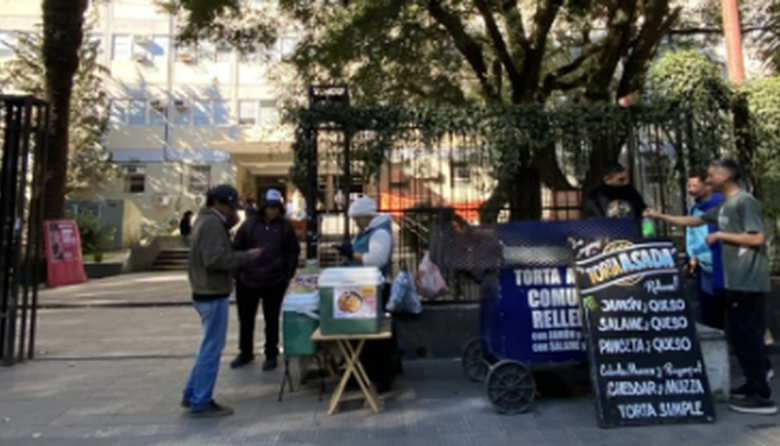 Polémica en la UNLP: retiraron los puestos de comida frente a Medicina y estudiantes reclaman que vuelvan