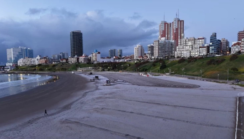 La ola polar dejó una postal histórica: volvió a nevar en Mar del Plata después de 35 años