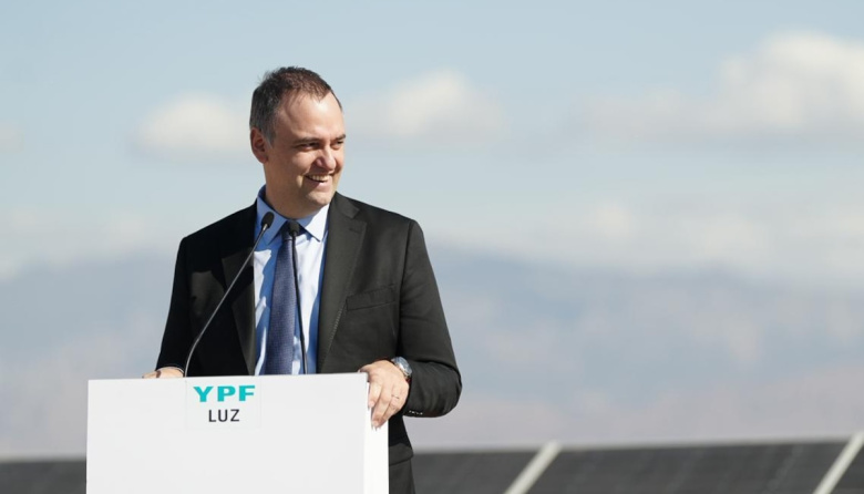 Manuel Adorni renunció al directorio de YPF tras dejar la Jefatura de Gabinete