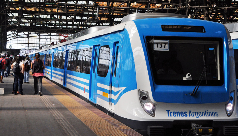 El tren Roca volvió a circular entre La Plata y Constitución pero mantiene demoras