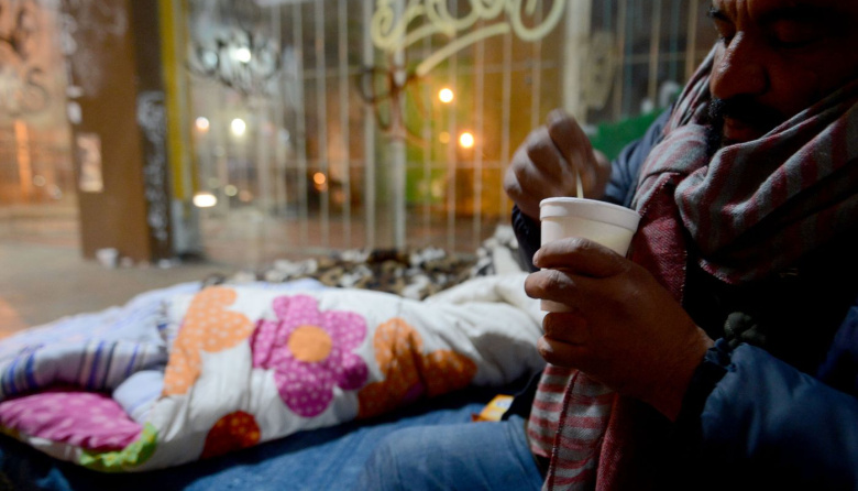 La Plata refuerza la asistencia a personas en situación de calle por la ola de frío