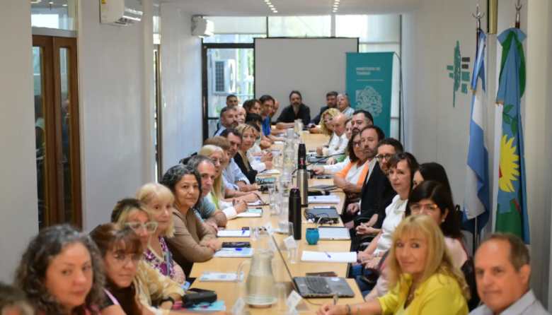 La Provincia retoma las paritarias con docentes y estatales