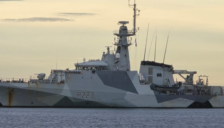 Un buque de guerra británico cruzó aguas argentinas sin autorización y desató la polémica