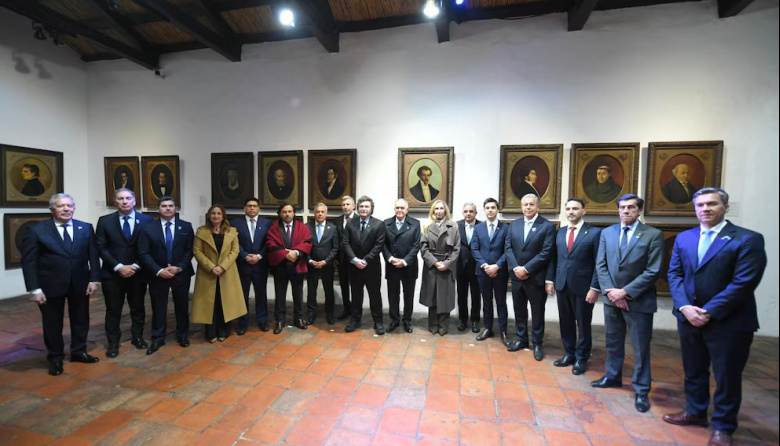 Milei encabezó en Tucumán la vigilia del 9 de Julio con 13 gobernadores
