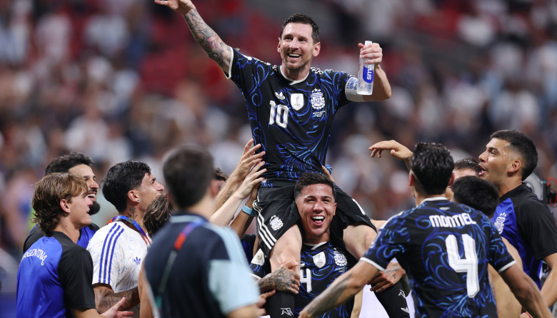 Messi recordó a Maradona tras eliminar a Inglaterra: "Que lo disfrute porque es un regalo para él"