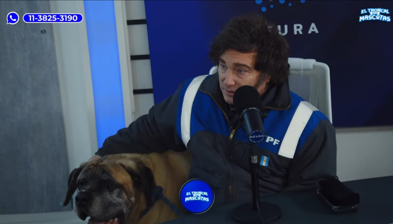 Milei no quiere ser mufa: “Me quedó en Olivos y lo miro con la campera de YPF”