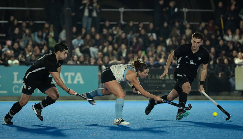 Las Leonas arrancaron con un triunfo su preparación para el Mundial en La Plata