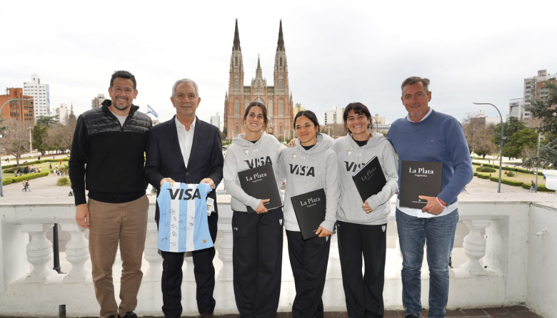 Julio Alak recibió a Las Leonas en La Plata antes del Mundial de Hockey