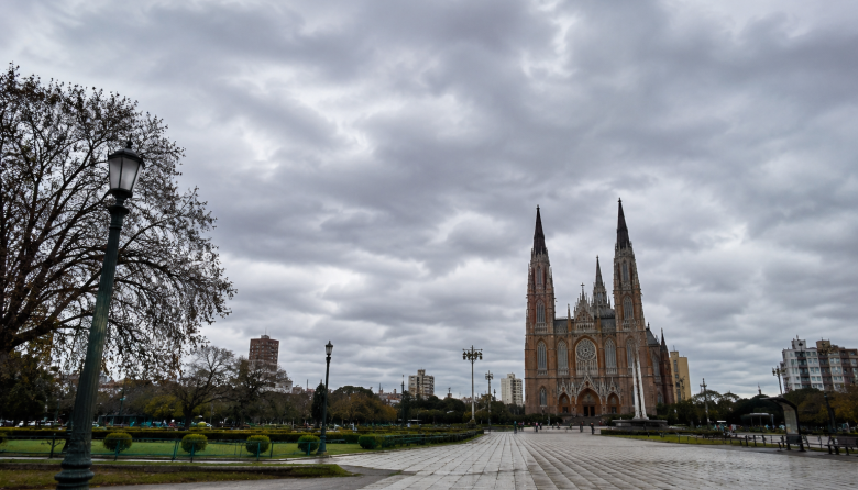 Domingo en La Plata: cielo mayormente nublado y viento del norte