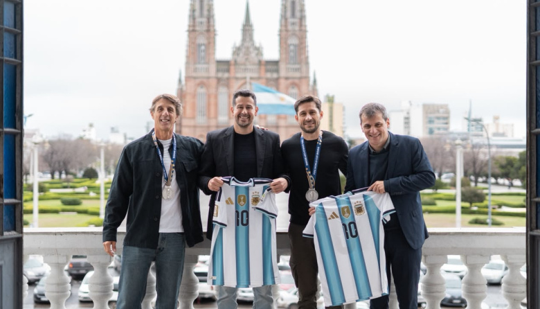 La Municipalidad reconoció a dos platenses que integran el cuerpo técnico de la Selección Argentina