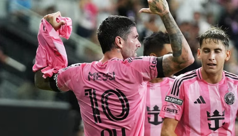 El conmovedor gesto de Rodrigo De Paul para Lionel Messi tras su golazo con Inter Miami