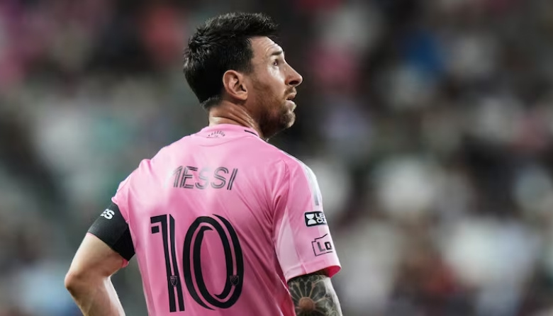 Messi volvió a jugar tras la muerte de su padre y recibió un gesto que le sacó una sonrisa