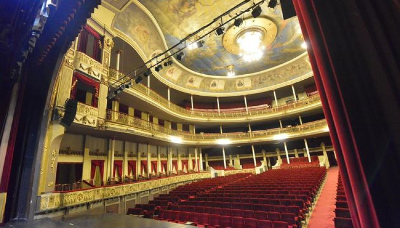 Alak firmó el contrato para la segunda etapa de puesta en valor del Coliseo Podestá
