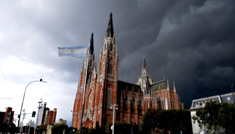 La Plata: el SMN anticipa humedad alta y posibles chaparrones este domingo