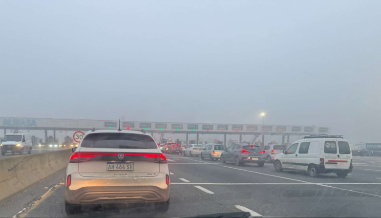 Niebla y choques complican el tránsito en la Autopista La Plata-Buenos Aires