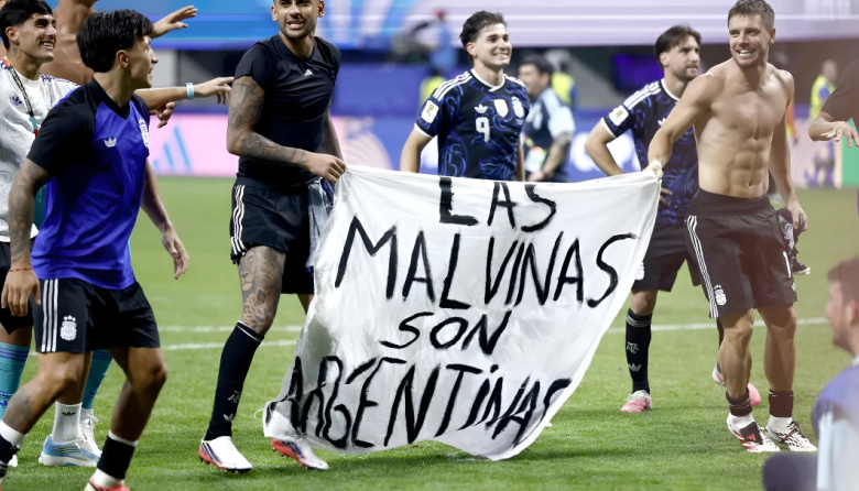 ¿Por qué FIFA sancionó a la Selección Argentina por la bandera de Malvinas?