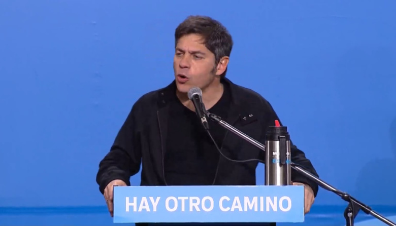 Axel le habló a la juventud; el mensaje a Máximo y Massa: “Una alternativa que sea fuerte no va a salir de una rosca o de una reunión entre cuatro paredes”