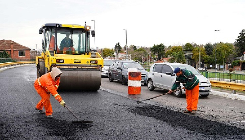 La Plata: una nueva etapa de bacheo y asfalto en barrios clave de la zona Norte