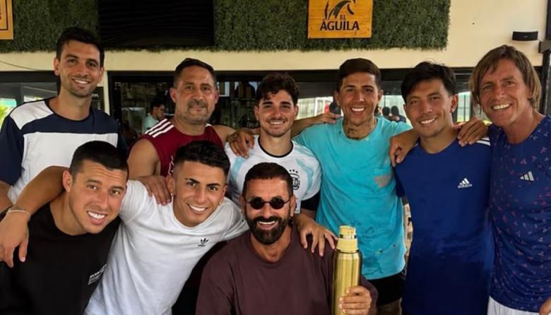 Cuatro futbolistas de la Selección argentina se juntaron en Ibiza en plenos rumores de traspaso