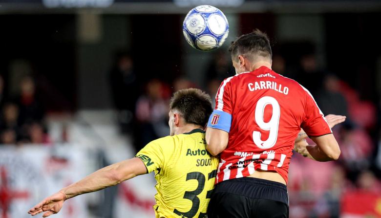 Muslera atajó un penal y Estudiantes goleó 3-0 a Defensa y Justicia