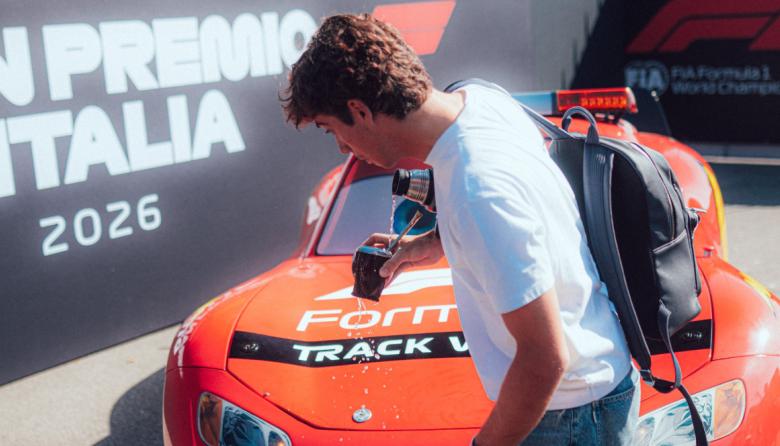 Mate, pero no el de Cars: Colapinto tuvo un insólito percance con Rayo McQueen en Monza
