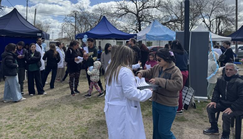 La UNLP y el Municipio llevaron postas de salud gratuitas a Los Hornos