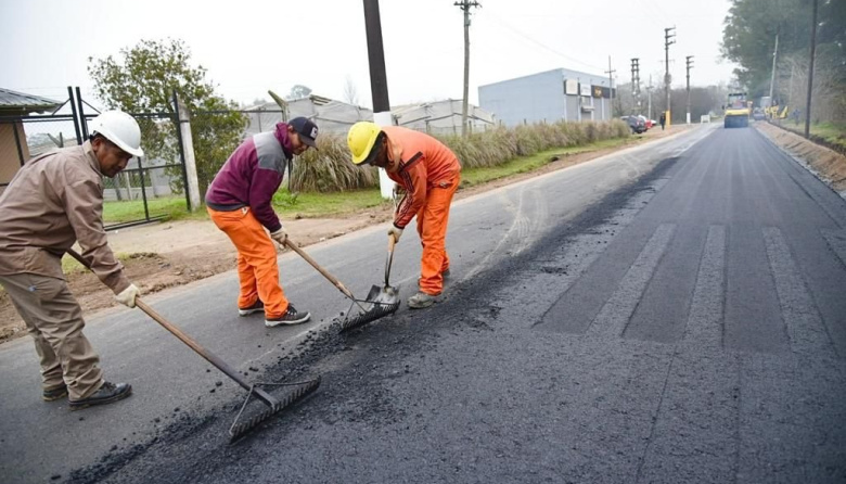 Municipalidad de La Plata reparó calles en cuatro barrios y dejó nuevos trabajos en agenda