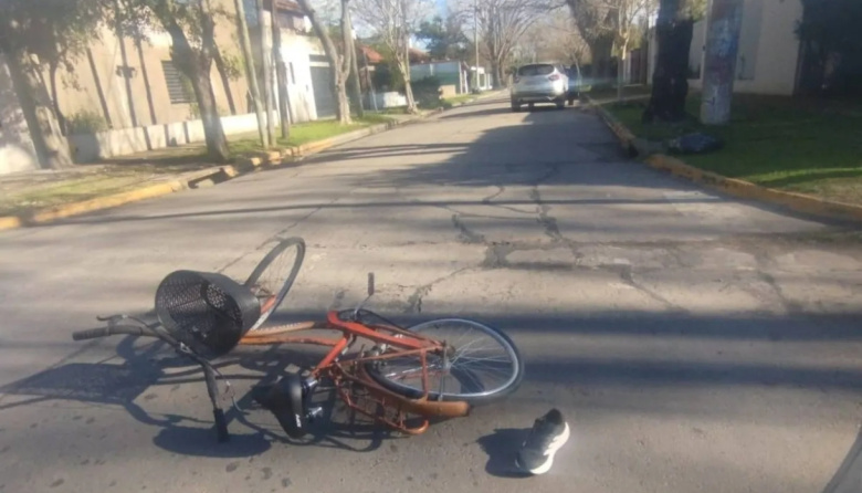 City Bell: una mujer murió tras chocar en bicicleta con una Renault Captur