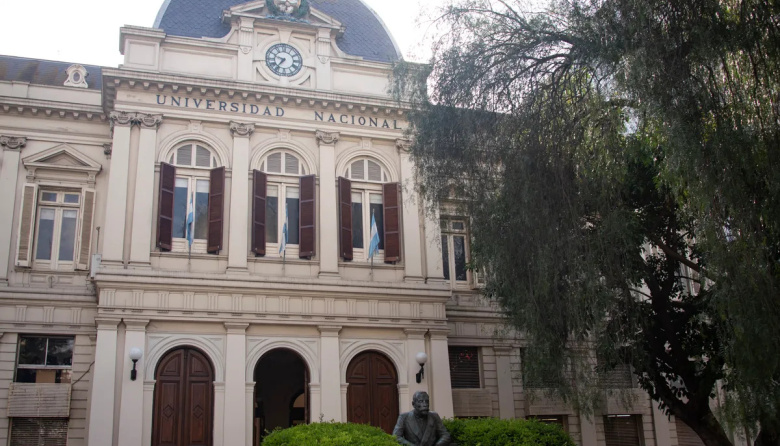 Paro en la UNLP: gremios docentes y nodocentes paralizan las facultades contra el ajuste
