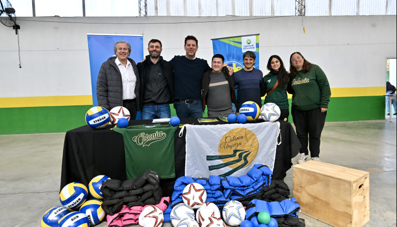 Lotería entregó materiales deportivos a un club de barrio de Colonia Urquiza