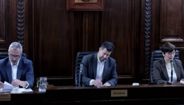 La guerra abierta entre taxistas y choferes de aplicaciones monopolizó el Deliberante: definirá Alak
