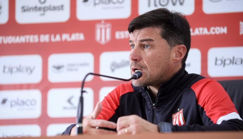 Medina, duro tras la derrota ante Vélez: "Hay futbolistas que están por debajo de sus condiciones"