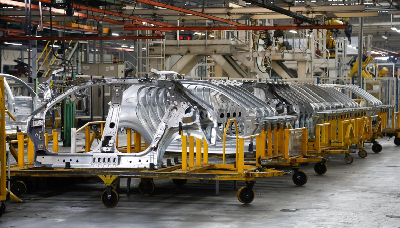 Alarma en la industria: la empresa que fabrica Fiat y Peugeot analiza cerrar sus plantas