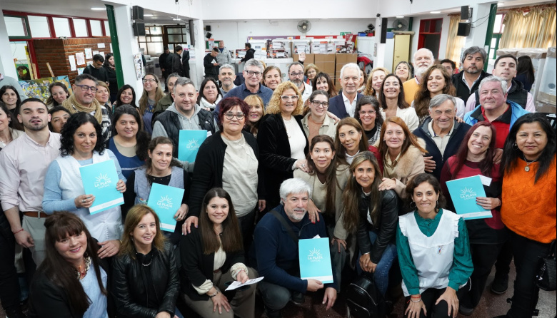 La Plata: Alak entregó equipamiento de cocina a 32 escuelas y jardines