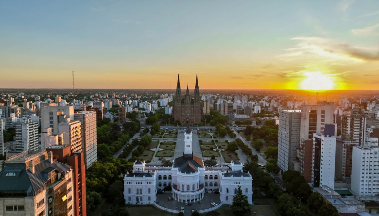 Feriado del 12 de octubre: cómo funcionan los servicios municipales en La Plata