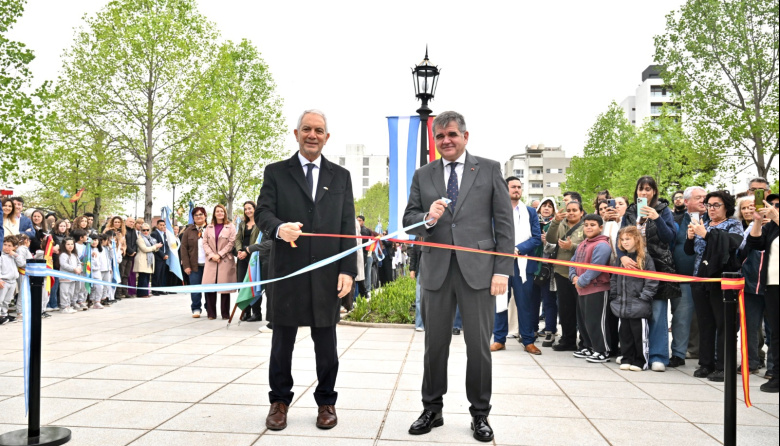 Alak inauguró la nueva Plaza España de La Plata: qué obras se realizaron