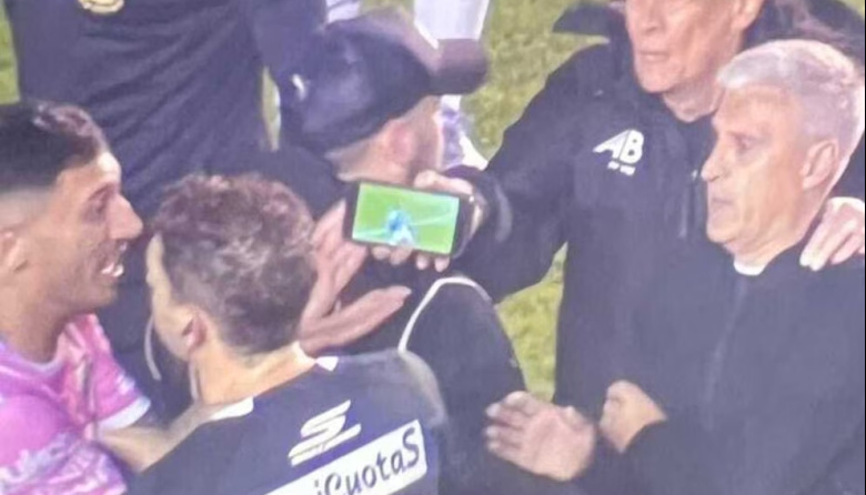 Escándalo en el Ascenso: Lamolina cobró un penal, le mostraron un celular y cambió su decisión