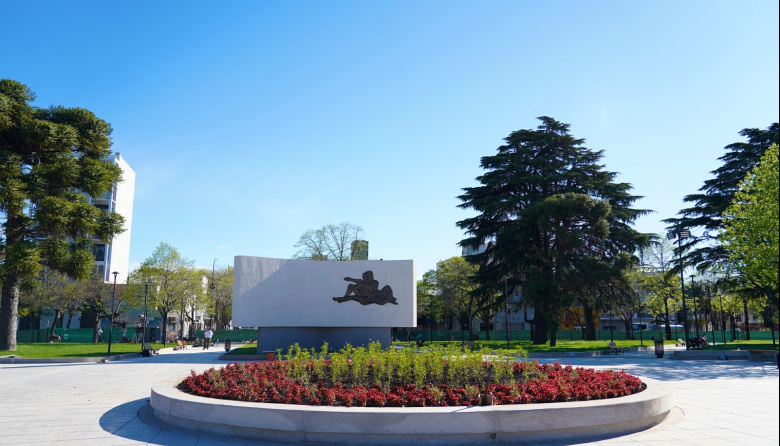 Plaza España: confirman en qué calles de La Plata ya no se puede estacionar