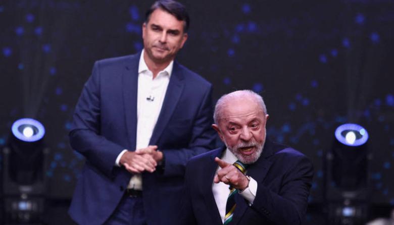 Lula y Flávio Bolsonaro se cruzaron en el debate presidencial antes del balotaje en Brasil